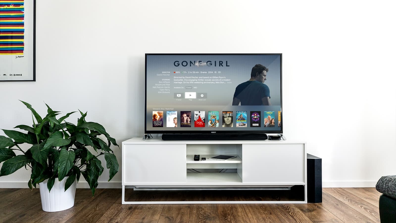 مقارنة بين اشتراك IPTV عبر الإنترنت والتلفزيون التقليدي بالأقمار الصناعية والكابل